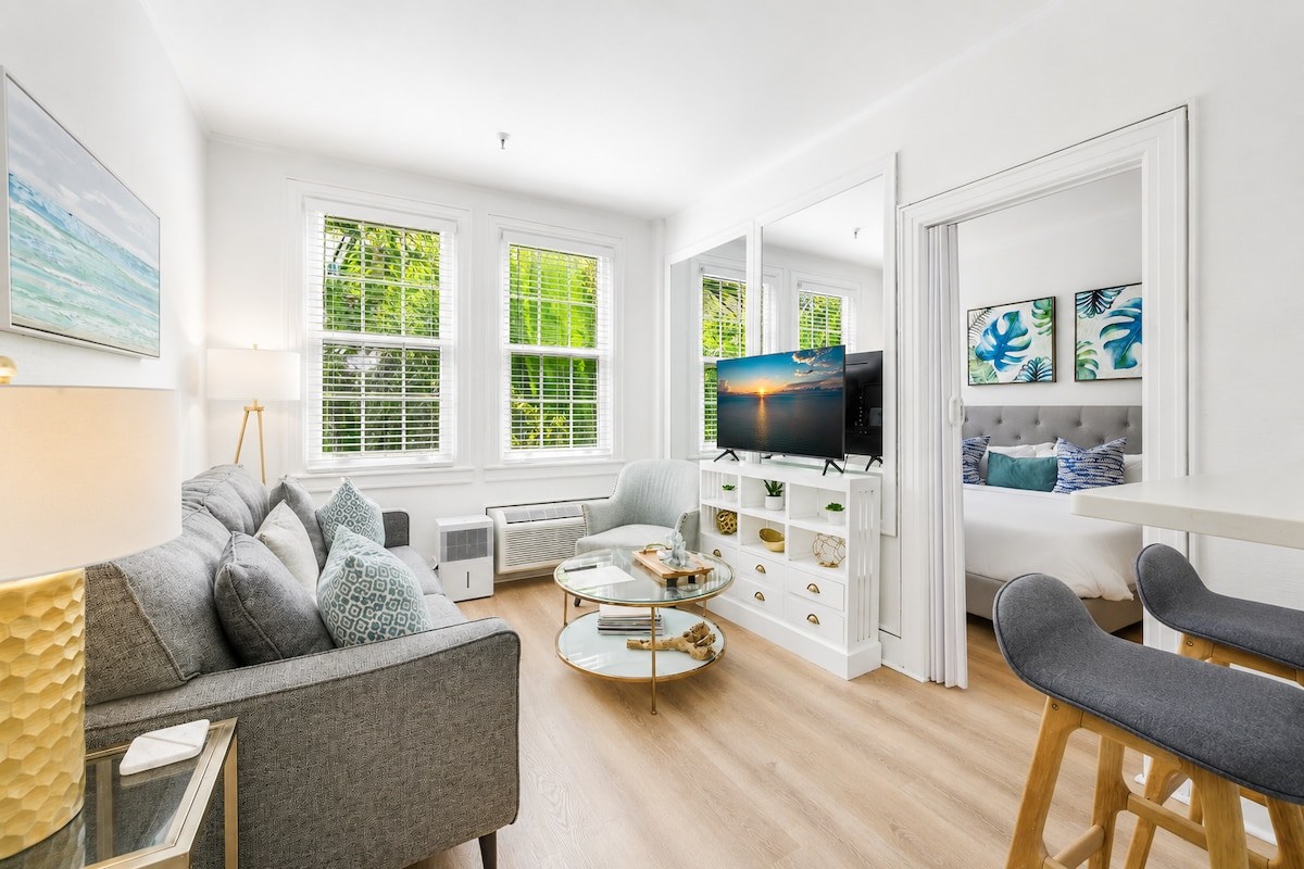 Palm Leaf Suite living room hero image