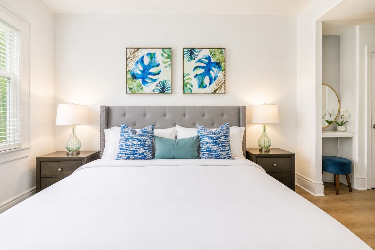 King bed bedroom